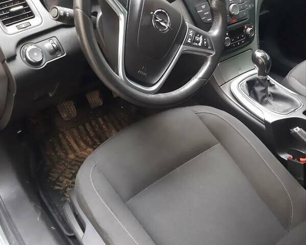 Серый Опель Инсигния, объемом двигателя 2 л и пробегом 234 тыс. км за 8300 $, фото 5 на Automoto.ua