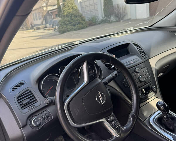 Серый Опель Инсигния, объемом двигателя 2 л и пробегом 237 тыс. км за 8299 $, фото 13 на Automoto.ua