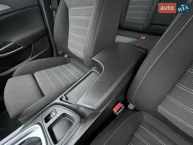 Серый Опель Инсигния, объемом двигателя 2 л и пробегом 219 тыс. км за 7650 $, фото 45 на Automoto.ua