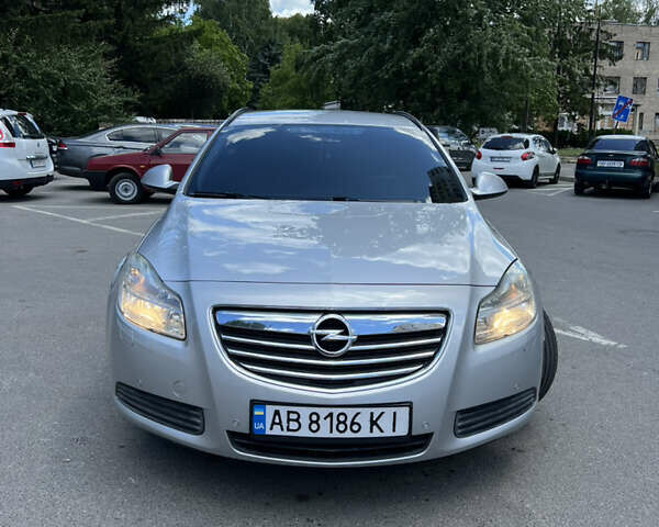 Серый Опель Инсигния, объемом двигателя 1.96 л и пробегом 251 тыс. км за 8150 $, фото 2 на Automoto.ua