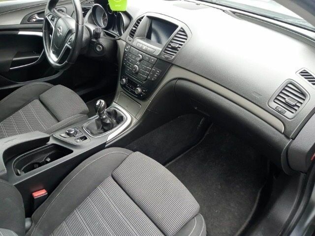 Серый Опель Инсигния, объемом двигателя 2 л и пробегом 300 тыс. км за 8300 $, фото 3 на Automoto.ua