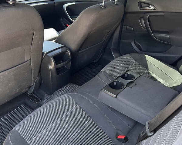 Серый Опель Инсигния, объемом двигателя 1.96 л и пробегом 251 тыс. км за 8150 $, фото 16 на Automoto.ua