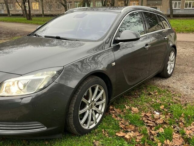 Серый Опель Инсигния, объемом двигателя 2 л и пробегом 300 тыс. км за 6700 $, фото 2 на Automoto.ua