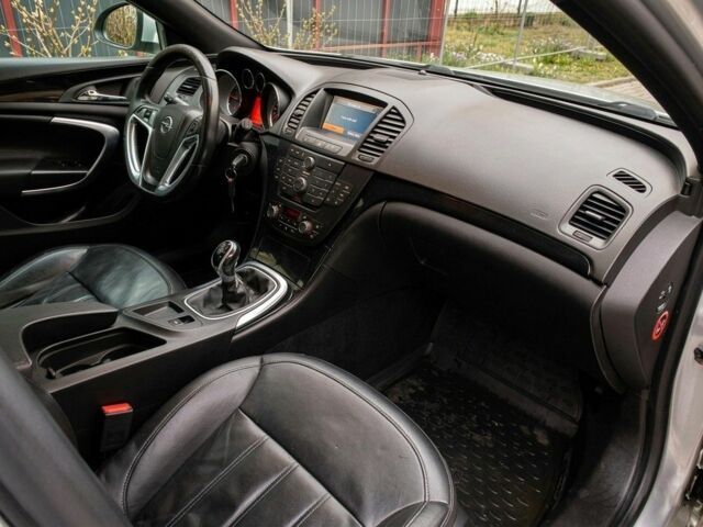 Серый Опель Инсигния, объемом двигателя 2 л и пробегом 301 тыс. км за 4800 $, фото 4 на Automoto.ua