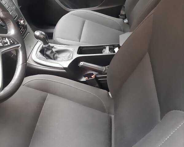 Серый Опель Инсигния, объемом двигателя 2 л и пробегом 234 тыс. км за 8300 $, фото 7 на Automoto.ua