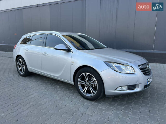 Серый Опель Инсигния, объемом двигателя 1.96 л и пробегом 240 тыс. км за 7600 $, фото 1 на Automoto.ua