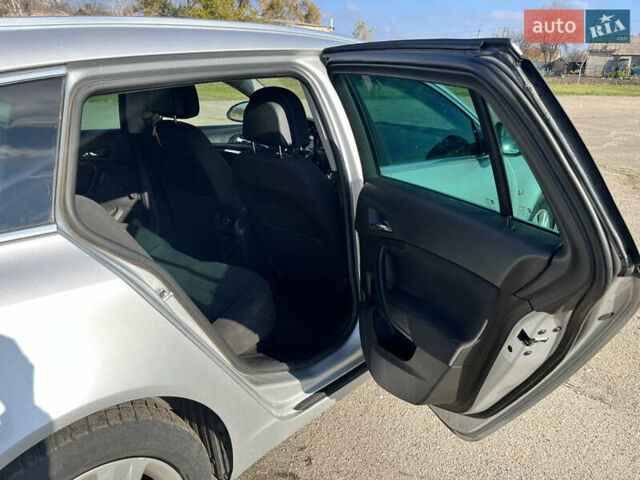 Серый Опель Инсигния, объемом двигателя 2 л и пробегом 287 тыс. км за 7400 $, фото 9 на Automoto.ua