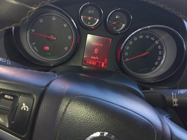 Серый Опель Инсигния, объемом двигателя 2 л и пробегом 219 тыс. км за 8199 $, фото 6 на Automoto.ua