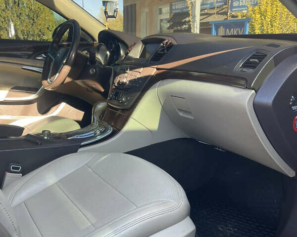 Серый Опель Инсигния, объемом двигателя 1.96 л и пробегом 360 тыс. км за 8500 $, фото 4 на Automoto.ua