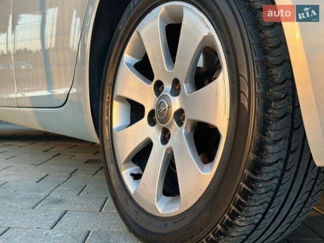 Сірий Опель Інсігнія, об'ємом двигуна 2 л та пробігом 325 тис. км за 7300 $, фото 15 на Automoto.ua
