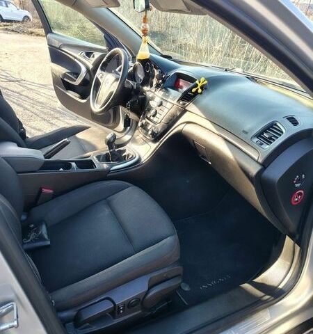 Сірий Опель Інсігнія, об'ємом двигуна 1.96 л та пробігом 275 тис. км за 7200 $, фото 6 на Automoto.ua