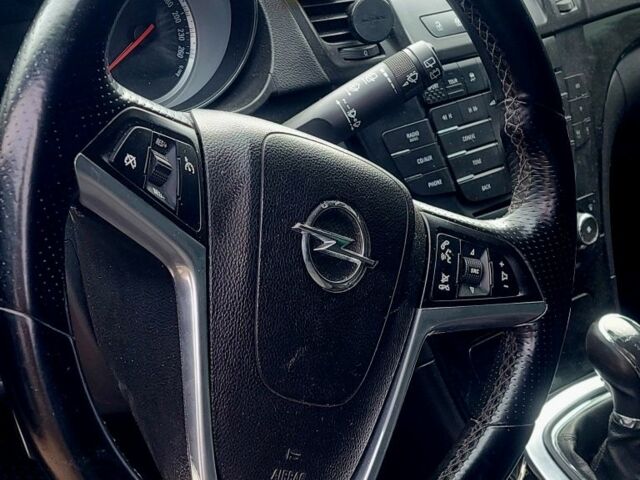 Серый Опель Инсигния, объемом двигателя 2 л и пробегом 282 тыс. км за 7400 $, фото 7 на Automoto.ua