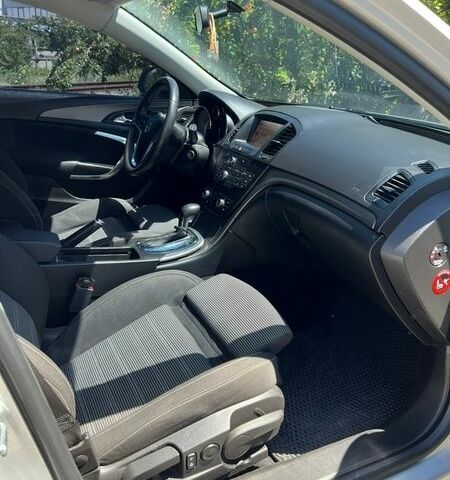 Сірий Опель Інсігнія, об'ємом двигуна 1.96 л та пробігом 254 тис. км за 7600 $, фото 14 на Automoto.ua