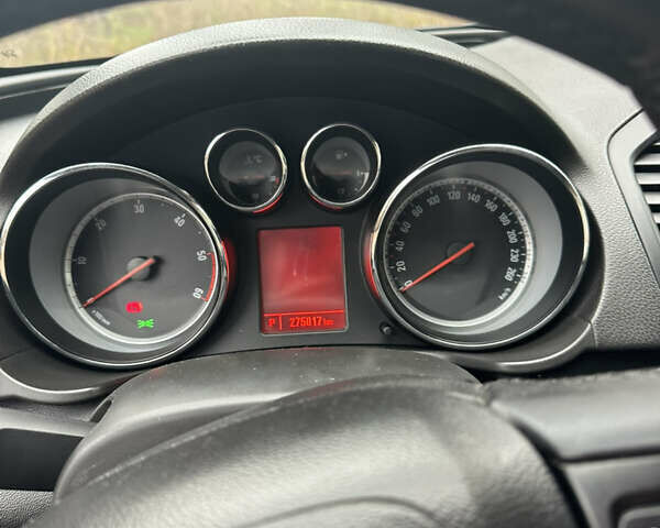 Серый Опель Инсигния, объемом двигателя 1.96 л и пробегом 275 тыс. км за 8000 $, фото 11 на Automoto.ua