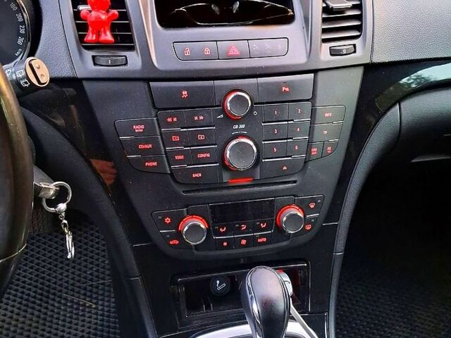 Сірий Опель Інсігнія, об'ємом двигуна 2 л та пробігом 250 тис. км за 7500 $, фото 7 на Automoto.ua