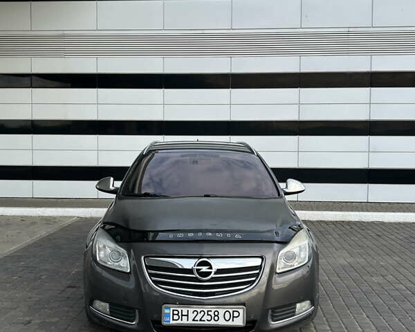 Сірий Опель Інсігнія, об'ємом двигуна 2 л та пробігом 256 тис. км за 7600 $, фото 1 на Automoto.ua