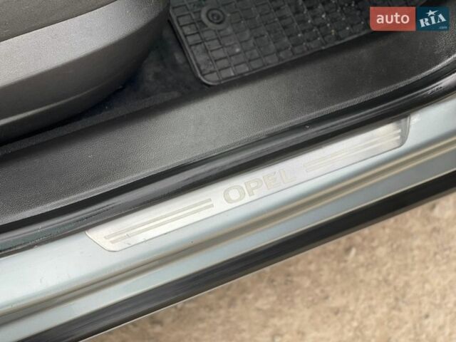 Серый Опель Инсигния, объемом двигателя 2 л и пробегом 220 тыс. км за 7250 $, фото 46 на Automoto.ua