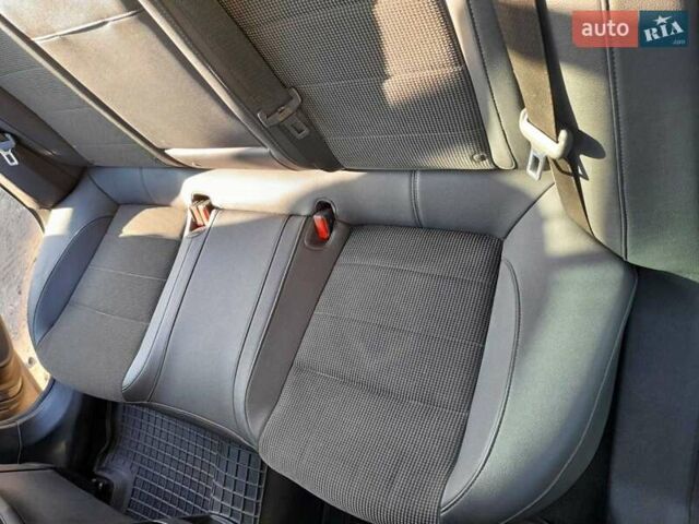 Серый Опель Инсигния, объемом двигателя 2 л и пробегом 150 тыс. км за 8700 $, фото 6 на Automoto.ua