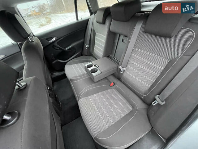 Серый Опель Инсигния, объемом двигателя 2 л и пробегом 219 тыс. км за 7650 $, фото 53 на Automoto.ua