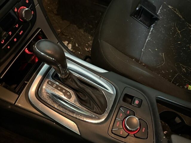 Серый Опель Инсигния, объемом двигателя 2 л и пробегом 312 тыс. км за 1800 $, фото 13 на Automoto.ua