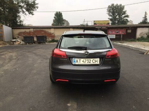 Сірий Опель Інсігнія, об'ємом двигуна 2 л та пробігом 185 тис. км за 10500 $, фото 4 на Automoto.ua