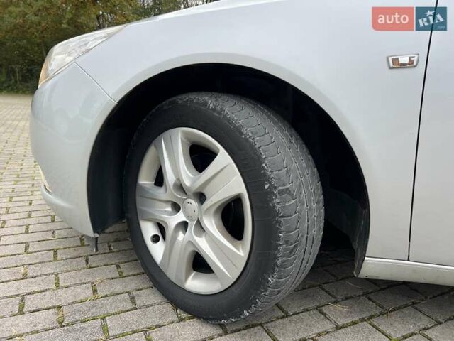 Серый Опель Инсигния, объемом двигателя 2 л и пробегом 249 тыс. км за 6999 $, фото 27 на Automoto.ua