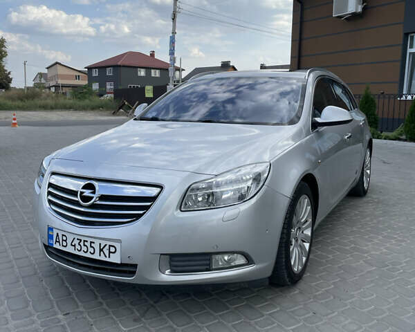 Серый Опель Инсигния, объемом двигателя 2 л и пробегом 219 тыс. км за 7800 $, фото 1 на Automoto.ua
