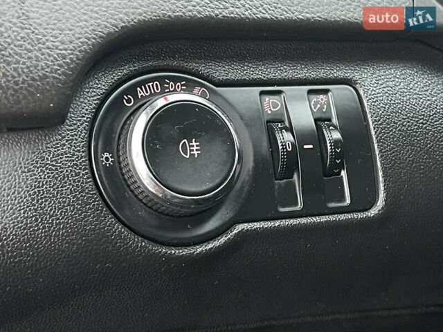 Серый Опель Инсигния, объемом двигателя 2 л и пробегом 219 тыс. км за 7650 $, фото 78 на Automoto.ua