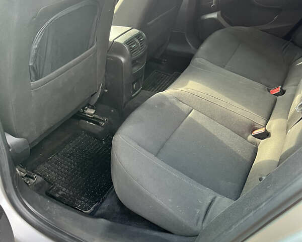 Серый Опель Инсигния, объемом двигателя 2 л и пробегом 287 тыс. км за 7400 $, фото 10 на Automoto.ua