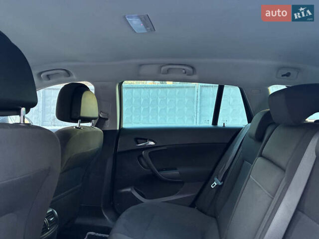 Серый Опель Инсигния, объемом двигателя 2 л и пробегом 325 тыс. км за 6340 $, фото 11 на Automoto.ua