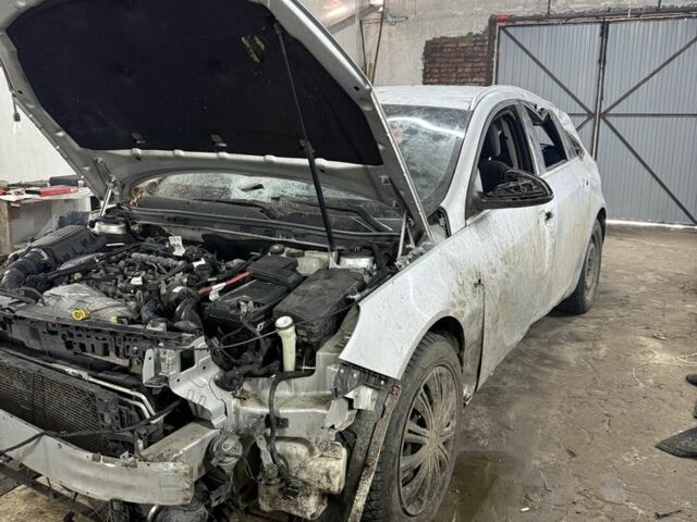 Серый Опель Инсигния, объемом двигателя 2 л и пробегом 312 тыс. км за 1800 $, фото 5 на Automoto.ua