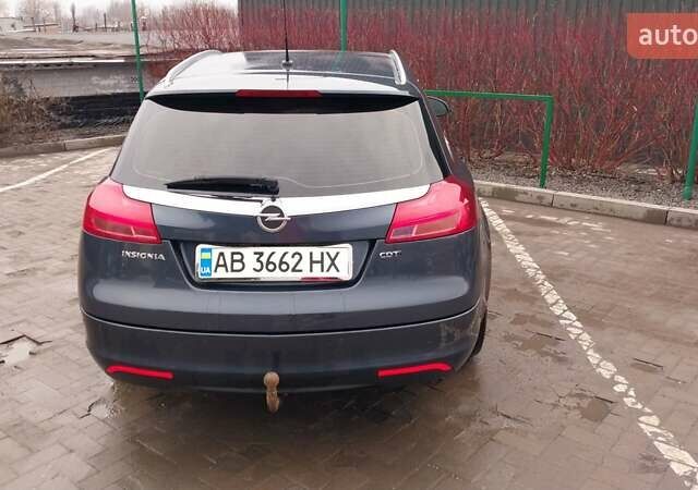 Серый Опель Инсигния, объемом двигателя 2 л и пробегом 260 тыс. км за 9900 $, фото 2 на Automoto.ua
