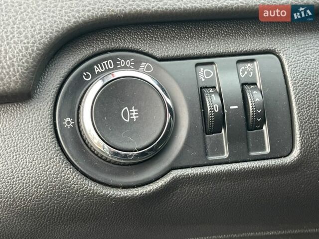 Серый Опель Инсигния, объемом двигателя 2 л и пробегом 220 тыс. км за 7250 $, фото 62 на Automoto.ua