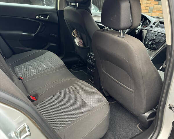 Серый Опель Инсигния, объемом двигателя 1.96 л и пробегом 234 тыс. км за 7700 $, фото 10 на Automoto.ua