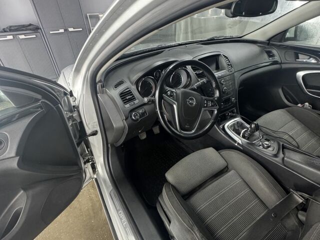 Сірий Опель Інсігнія, об'ємом двигуна 2 л та пробігом 300 тис. км за 7000 $, фото 5 на Automoto.ua