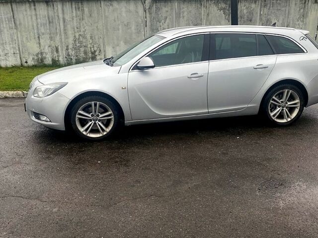 Сірий Опель Інсігнія, об'ємом двигуна 2 л та пробігом 34700 тис. км за 8200 $, фото 3 на Automoto.ua