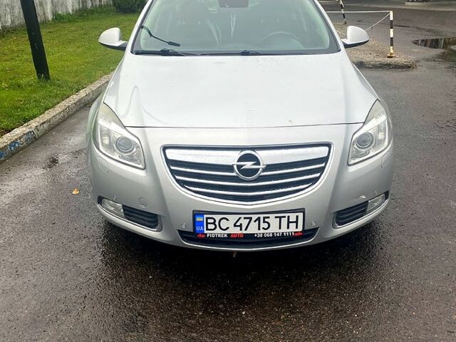 Сірий Опель Інсігнія, об'ємом двигуна 2 л та пробігом 34700 тис. км за 8200 $, фото 2 на Automoto.ua