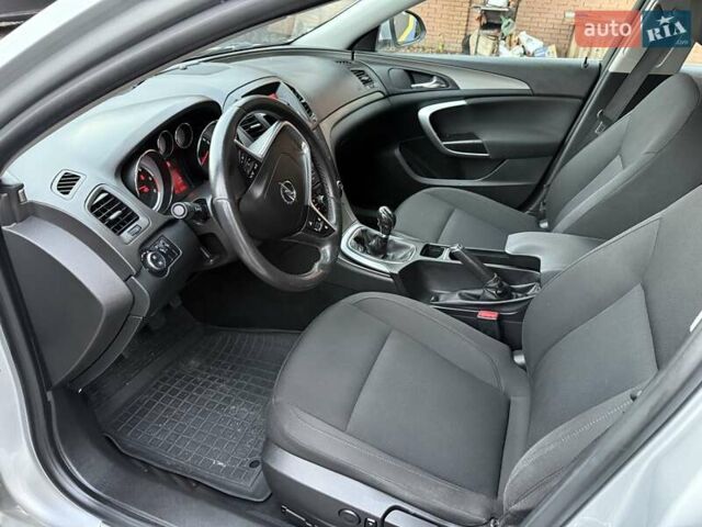 Сірий Опель Інсігнія, об'ємом двигуна 1.96 л та пробігом 251 тис. км за 7300 $, фото 1 на Automoto.ua