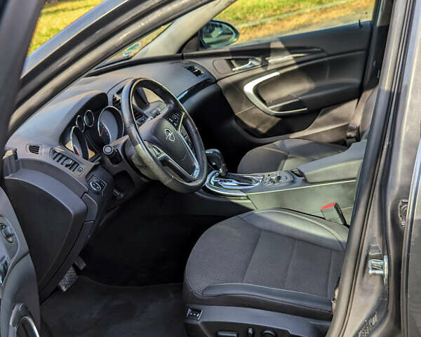 Сірий Опель Інсігнія, об'ємом двигуна 1.96 л та пробігом 225 тис. км за 9999 $, фото 7 на Automoto.ua