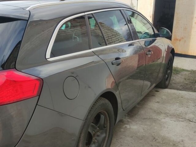 Серый Опель Инсигния, объемом двигателя 2 л и пробегом 450 тыс. км за 8000 $, фото 2 на Automoto.ua