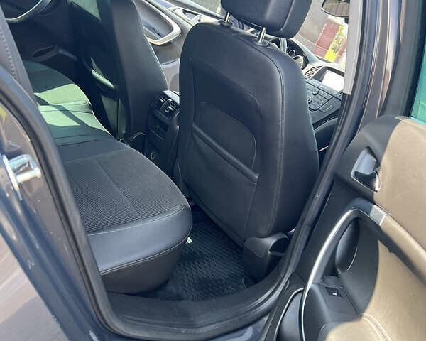 Серый Опель Инсигния, объемом двигателя 2 л и пробегом 213 тыс. км за 8950 $, фото 85 на Automoto.ua