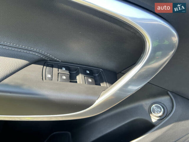 Серый Опель Инсигния, объемом двигателя 2 л и пробегом 213 тыс. км за 8950 $, фото 90 на Automoto.ua