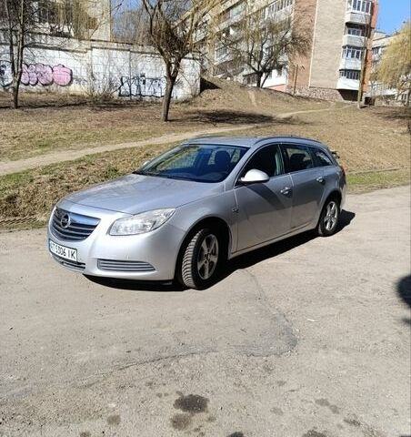 Серый Опель Инсигния, объемом двигателя 1.96 л и пробегом 227 тыс. км за 8200 $, фото 1 на Automoto.ua