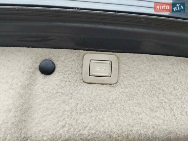 Серый Опель Инсигния, объемом двигателя 2 л и пробегом 293 тыс. км за 9500 $, фото 5 на Automoto.ua