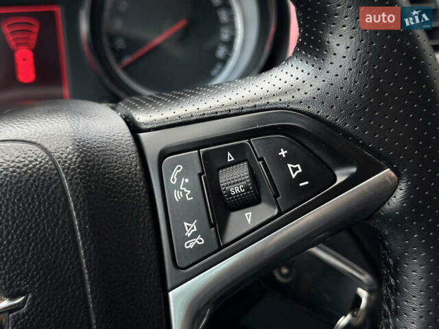 Сірий Опель Інсігнія, об'ємом двигуна 2 л та пробігом 270 тис. км за 7800 $, фото 36 на Automoto.ua