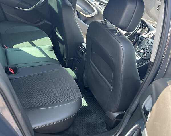 Серый Опель Инсигния, объемом двигателя 2 л и пробегом 213 тыс. км за 9700 $, фото 74 на Automoto.ua