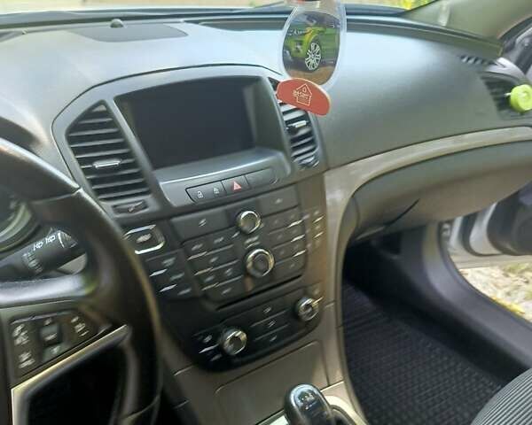 Серый Опель Инсигния, объемом двигателя 1.96 л и пробегом 286 тыс. км за 5999 $, фото 2 на Automoto.ua