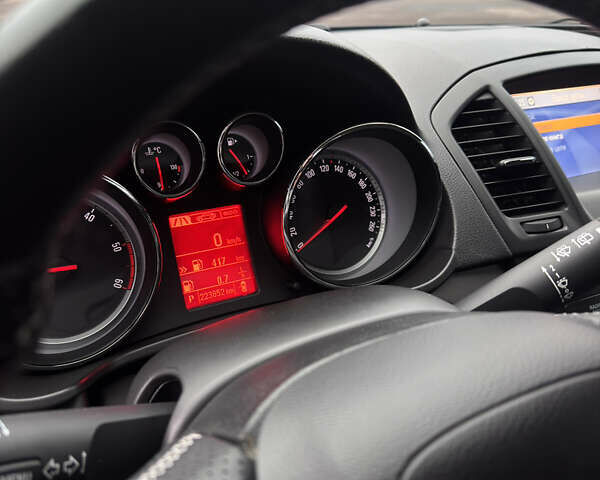 Серый Опель Инсигния, объемом двигателя 2.01 л и пробегом 224 тыс. км за 8888 $, фото 13 на Automoto.ua