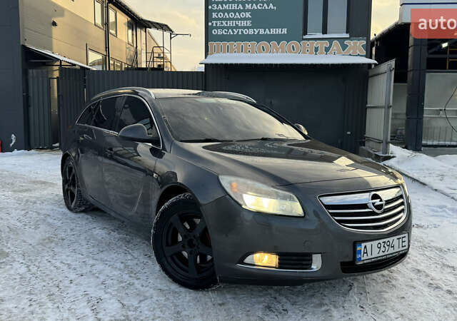 Серый Опель Инсигния, объемом двигателя 2 л и пробегом 292 тыс. км за 8300 $, фото 2 на Automoto.ua