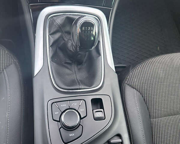 Серый Опель Инсигния, объемом двигателя 2 л и пробегом 213 тыс. км за 8950 $, фото 12 на Automoto.ua